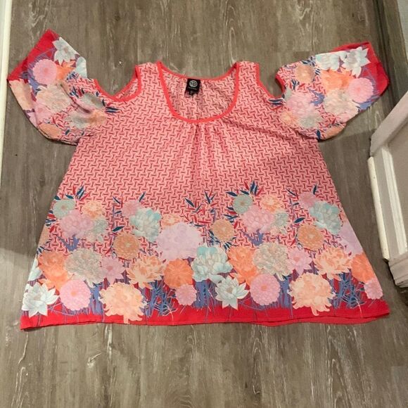 Bobeau cold  shoulder bell sleeve flower pattern XL blouse preloved ❤️ - Picture 1 of 13